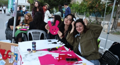 Üniversiteli gençler festivalde eğlenerek stres attı