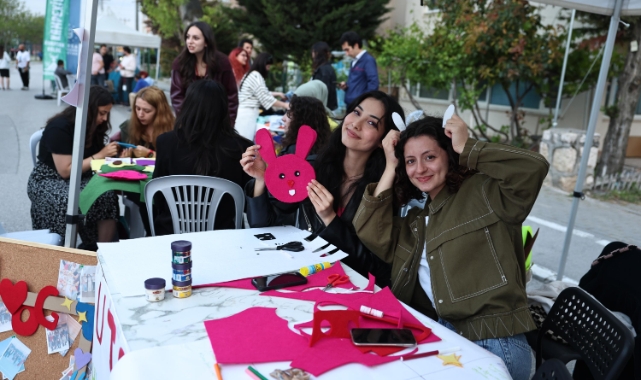 Üniversiteli gençler festivalde eğlenerek stres attı