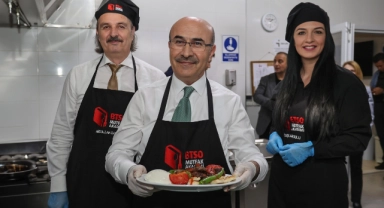 Vali Demirtaş önlüğü giydi tezgahın başına geçti