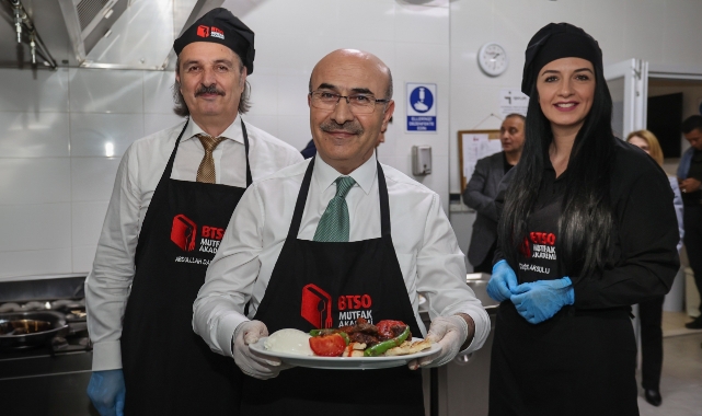 Vali Demirtaş önlüğü giydi tezgahın başına geçti