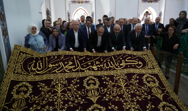 Yıldırım Bayezid Türbesi'nin puşide örtüsü yenilendi!
