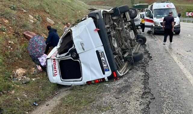 Malatya'da yolcu minibüsü devrildi: 12 yaralı