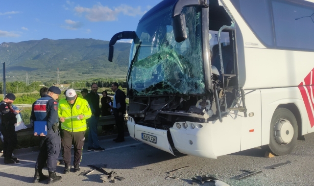 Yolcu otobüsü TIR'a çarptı, faciadan dönüldü