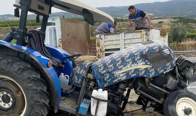 Zincirleme kazada traktör ikiye bölündü