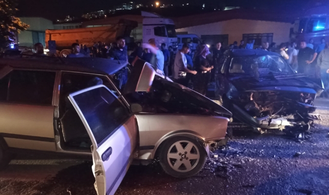 2 otomobil kafa kafaya çarpıştı, 1 yaralı