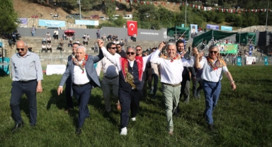 62. Geleneksel Tarihi Çalı Güreşleri'nin başpehlivanı Enes Doğan