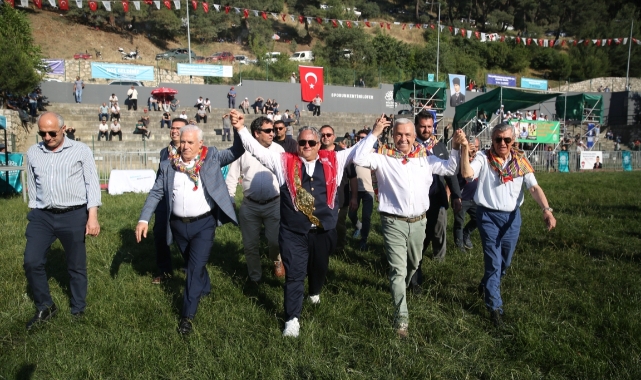 62. Geleneksel Tarihi Çalı Güreşleri'nin başpehlivanı Enes Doğan
