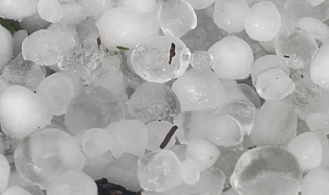 Adana'da fındık büyüklüğünde dolu yağdı
