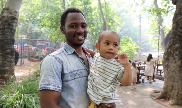 Adana sıcaklarına Afrikalılar bile hayret etti!