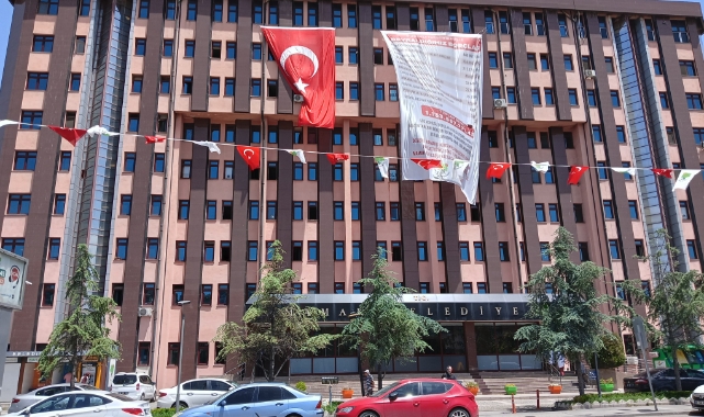 Alkollü şahıstan belediye binasına silahlı saldırı