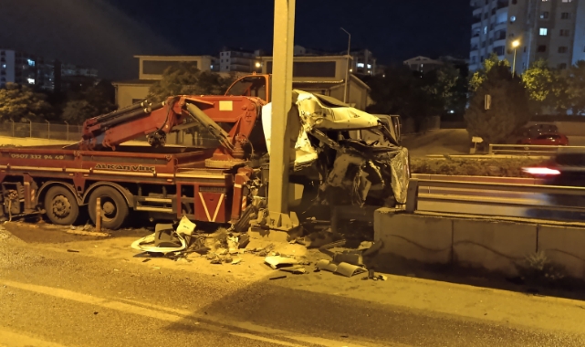 Ankara'da kontrolden çıkan vinç bariyerlere çarptı: 2 yaralı