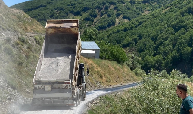 Aşırı sıcaklar asfalt eritti!