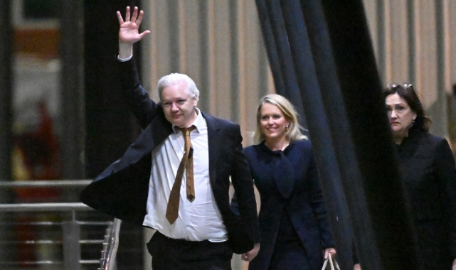 Assange artık özgür! Ülkesi Avustralya'ya döndü