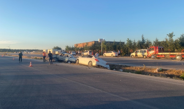 Ayvacık'ta iki otomobil çarpıştı: 1 yaralı
