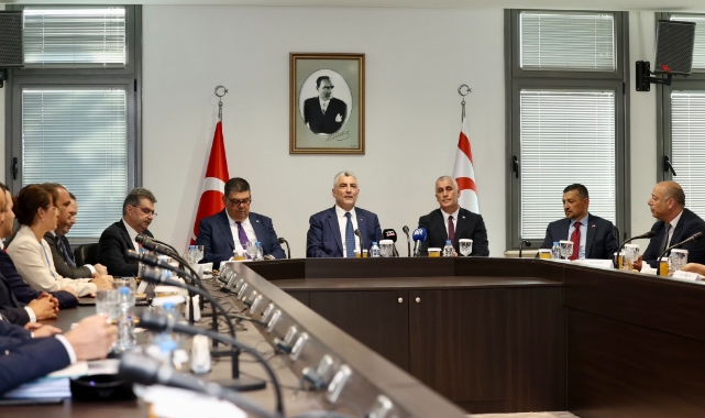 Bakan Bolat, KKTC'de iş insanlarıyla bir araya geldi
