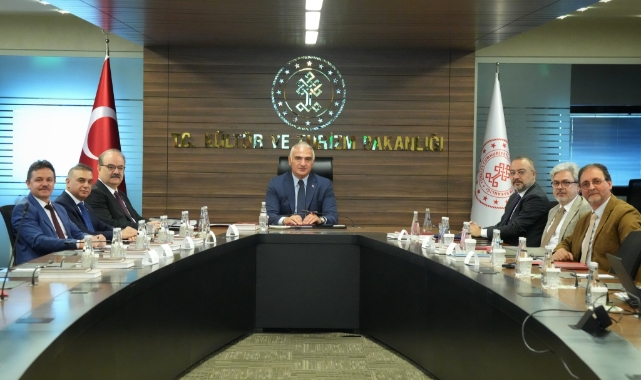 Bakan Ersoy Yunus Emre Enstitüsü'nün heyeti ile görüştü