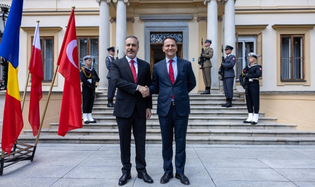 Bakan Fidan, Polonyalı mevkidaşı Sikorski ile görüştü