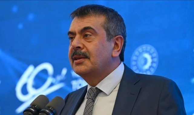 Bakan Tekin'den mezuniyetteki kıyafet tartışmasıyla ilgili açıklama