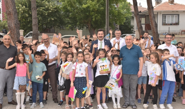 Başkan Özel karne sevincine ortak oldu