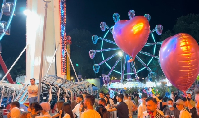 Bayramın ilk günü lunapark doldu taştı