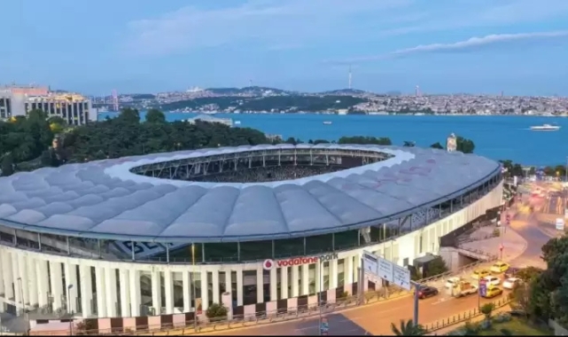 Beşiktaş Tüpraş Stadyumu’nda yangın paniği