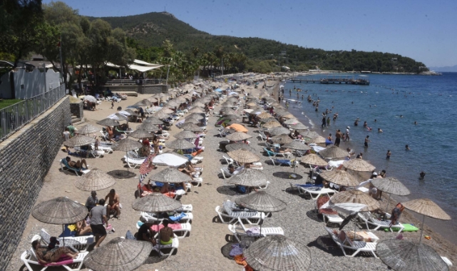 Bodrum plajlarında 'bayram' yoğunluğu
