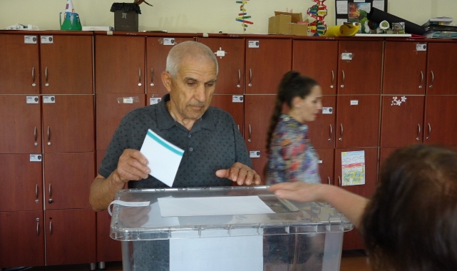 Bulgaristan seçimleri için Türkiye'deki çifte vatandaşlar sandık başında