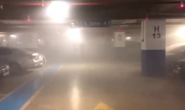 Bursa'da alışveriş merkezinin otoparkında yangın paniği