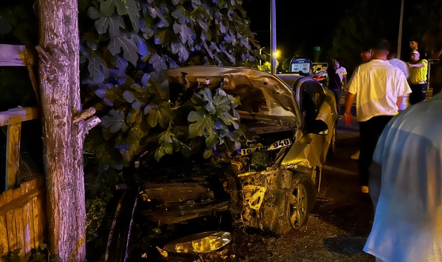 Bursa'da iki otomobil kafa kafaya çarpıştı: 3 yaralı