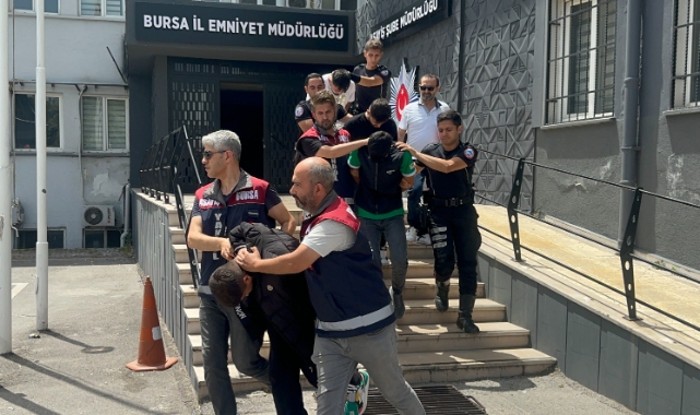Bursa'da kendisini 'Başkomiser' olarak tanıttı, yaşlı adamın ziynet eşyalarını çaldı