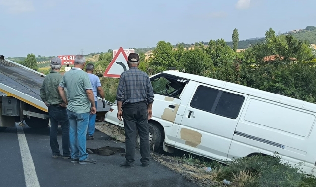 Bursa'da kontrolden çıkan minibüs şarampole uçtu