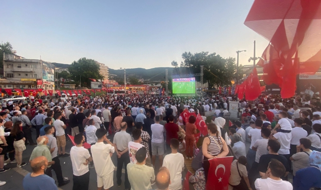 Bursa’da milli heyecan dev ekranda yaşandı