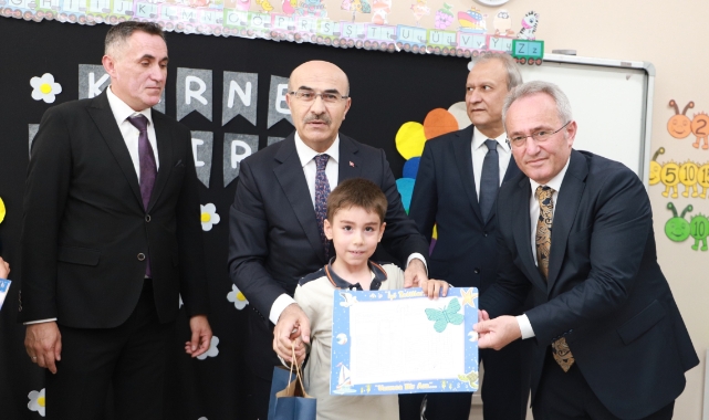 Bursa'da öğrencilerin karne coşkusu