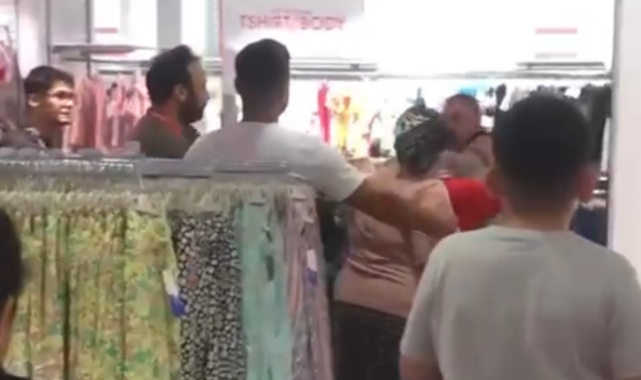 Bursa'da son kalan kıyafet için kavga ettiler