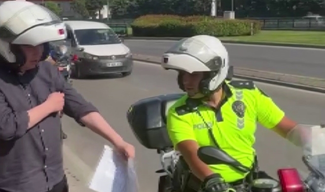Bursa'da YKS'ye geç kalan adayların yardımına polis ekipleri yetişti
