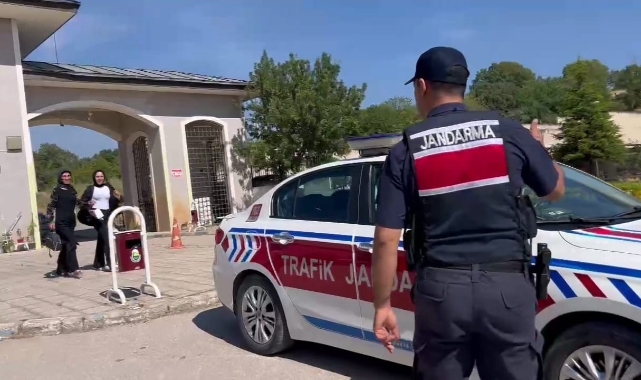 Bursa İnegöl'de jandarma öğrencileri sınava yetiştirdi