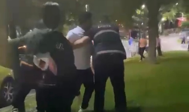 Bursa Kültürpark'ta seyyar satıcılara müdahale eden zabıtaya saldırı