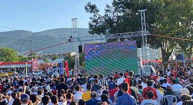 Bursalılar EURO 2024 heyecanını dev ekranlarda yaşadı!