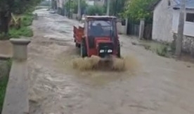 Çankırı'da sel suları yolları bastı!