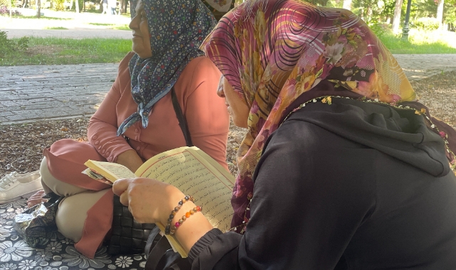 Çocuklar içeride, anneler dışarıda terledi