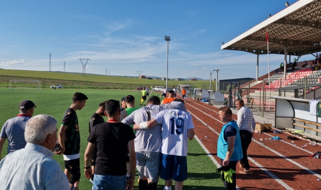 Çorum'da sıcaktan bayılan 2 futbolcu hastanelik oldu