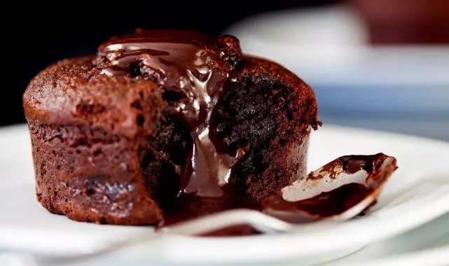 Damaklarda iz bırakan puf puf kabaran mokalı sufle nasıl yapılır?