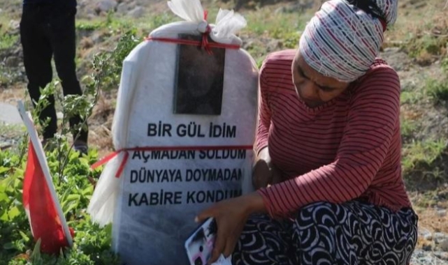 Deprem mezarlığında buruk bayram
