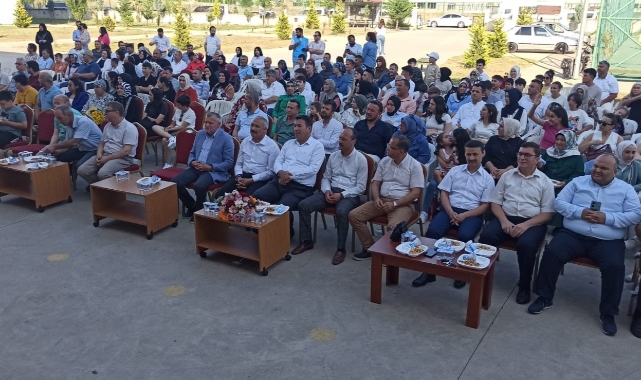 Devrek’te İmam Hatiplilerden mezuniyet sevinci