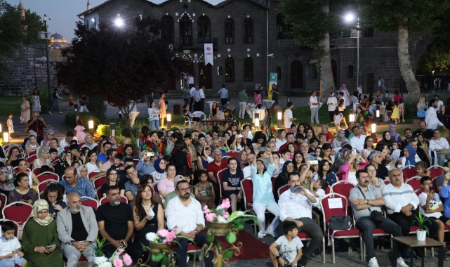 Diyarbakır’da ‘Kültürler Gecesi’ etkinliğiyle şarkılar seslendirildi
