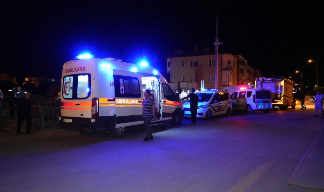 EDS panosuna çarpan araç dereye yuvarlandı