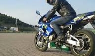 Ehliyetsiz motosiklet kullanan çocuk kaza yaptı