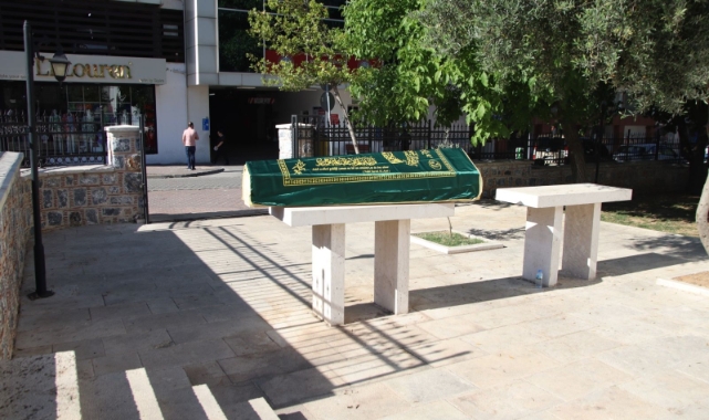 Ekipler saatlerce gizemli cenazenin saihibini aradı