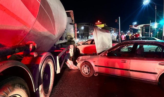 Elazığ’da tankerle iki otomobil çarpıştı: 2 yaralı