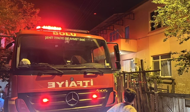 Elektrik kablolarının kıvılcımları az kalsın evi yakıyordu